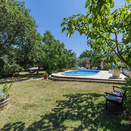 Helena By Interhome Pula